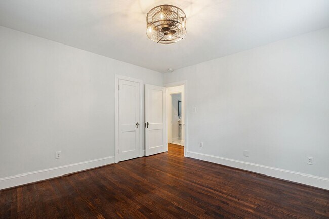 Building Photo - Beautiful 4 Bedroom Home off Of Cutshaw Ave! ***Available Early August 2026***