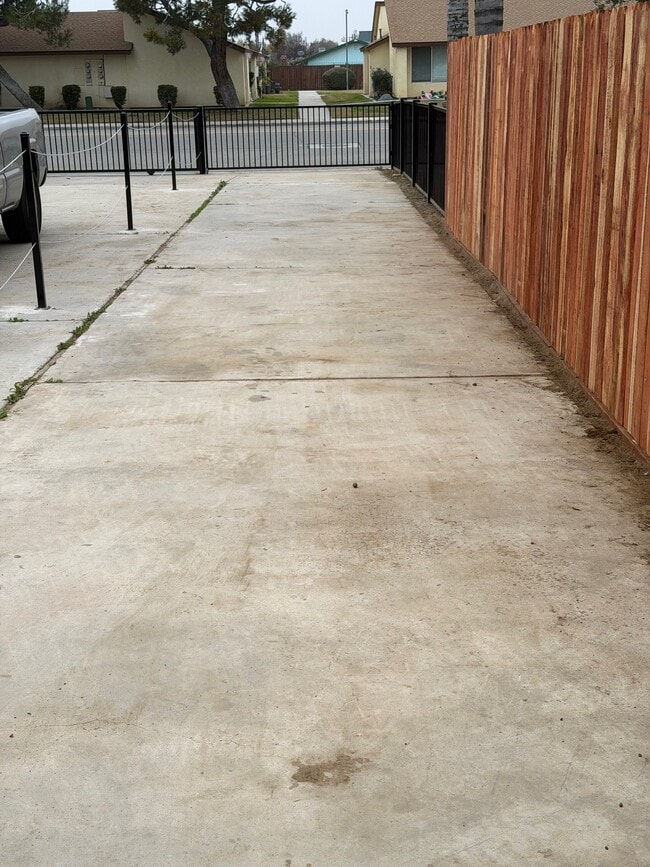 Building Photo - 319 W Los Angeles Ave