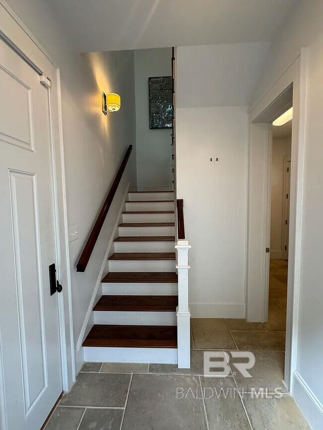 Building Photo - 111 Magnolia Ave