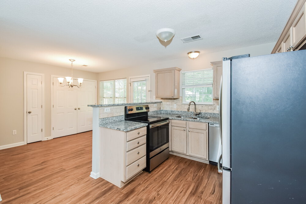 Building Photo - 9296 Brooks Dr