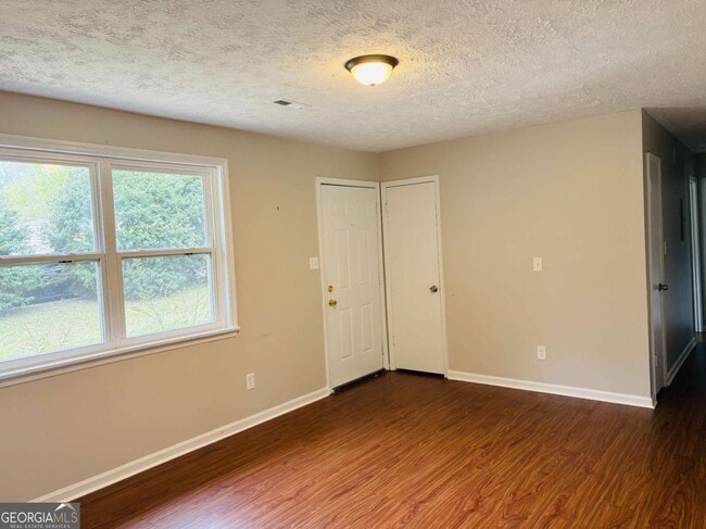 Building Photo - 42 Westgate Park Ln