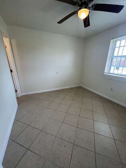 Building Photo - 14031 Linden St