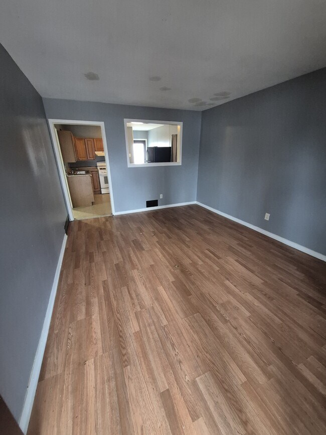 Building Photo - 9611 Winkler Dr