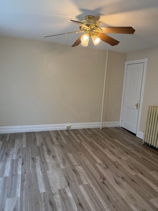 Building Photo - 450 S 18th St