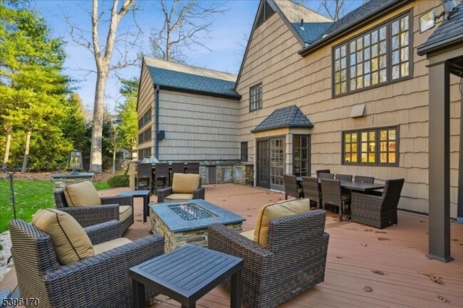 Building Photo - 545 Johnston Dr