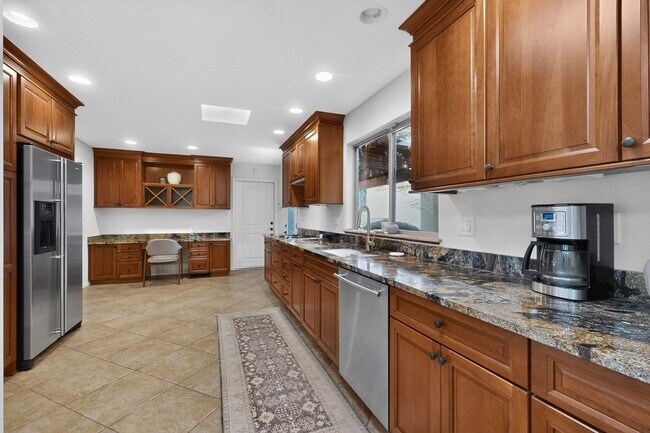 Building Photo - 9735 Village Green Dr NE