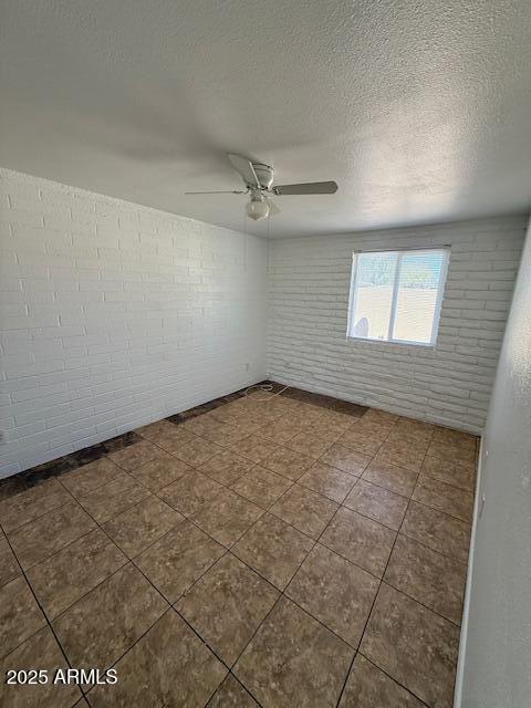 Building Photo - 2333 W Glenrosa Ave