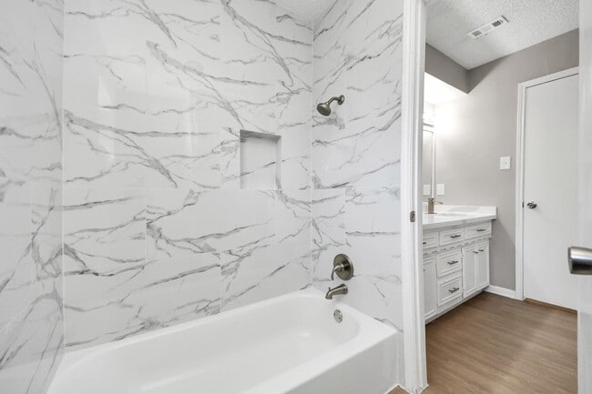 Building Photo - 6222 Vickijohn Dr