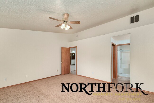 Building Photo - Comfortable Living with Room to Breathe