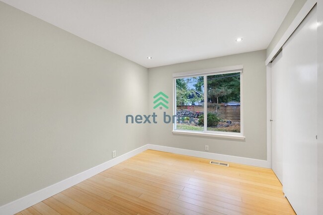 Building Photo - 3 BED & 2 BATH SINGLE FAMILY HOUSE WITH A ...