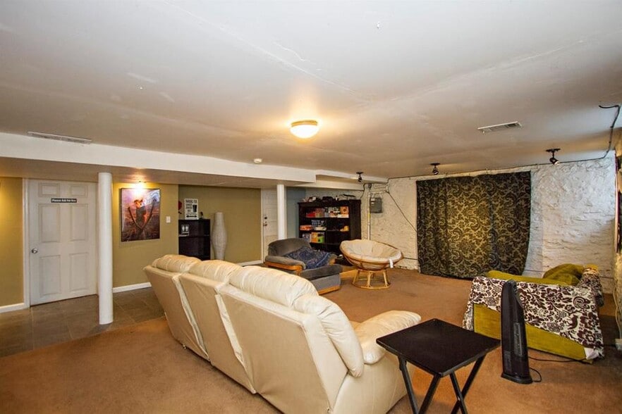 Building Photo - 641 Riddle Rd