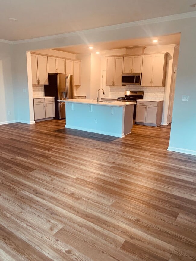 Building Photo - BRAND NEW TOWNHOME! 2 CAR GARAGE. SCREENED IN PORCH. MODERN KITCHEN. OPEN CONCEPT LIVING. BONUS ROOM