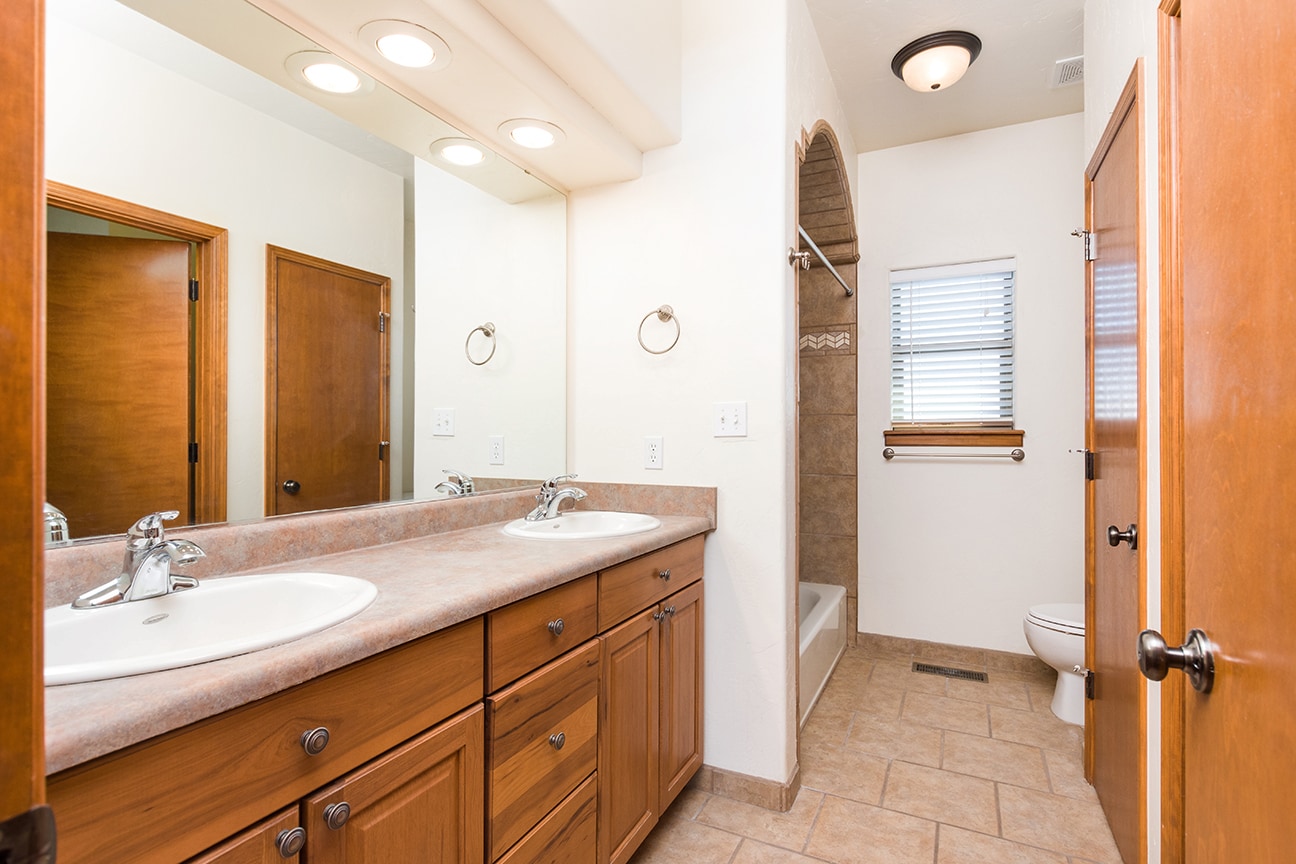master bathroom - 2375 Saturn Cir