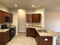 Building Photo - 3 bedroom 2 bath, 2c garage. very nice ho...