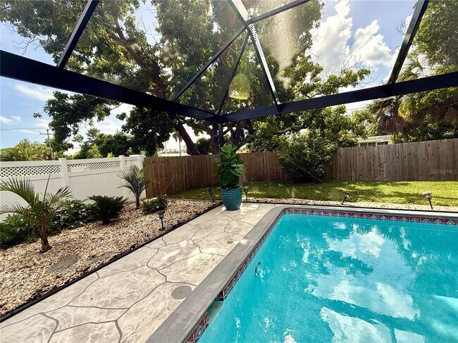 Building Photo - 6758 S Lockwood Ridge Rd