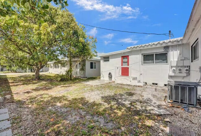 Building Photo - 2001 Washington St