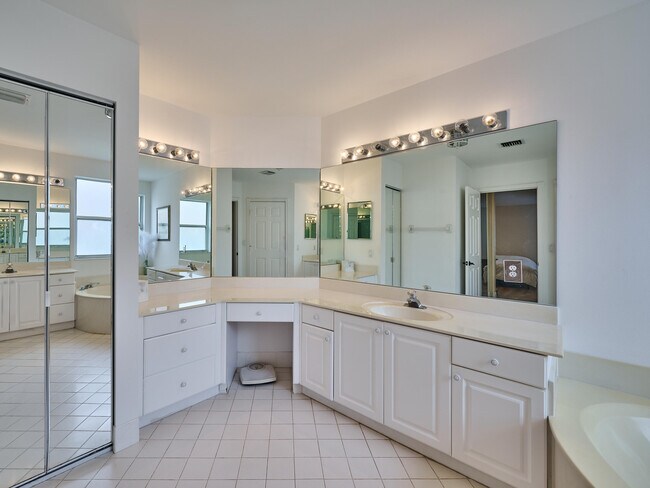 Building Photo - 2067 Cezanne Rd