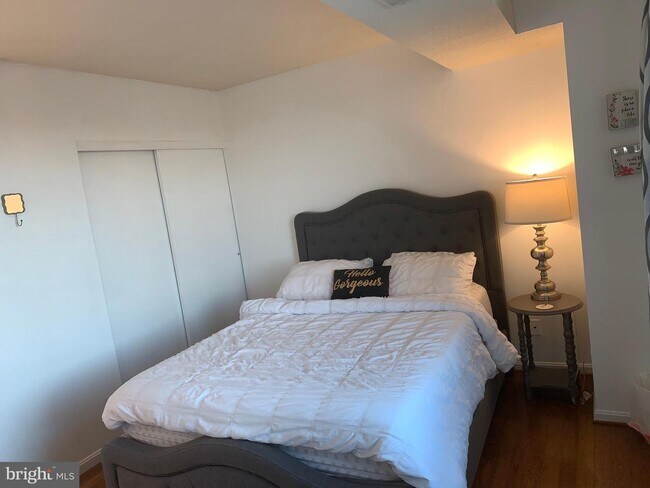 Building Photo - 3713 S George Mason Dr