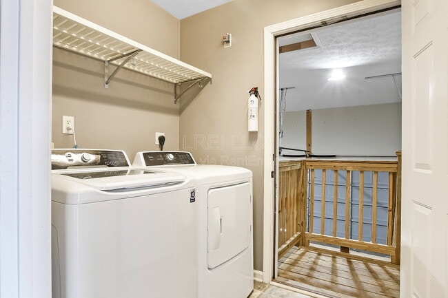 Building Photo - 697 Red Hill Rd