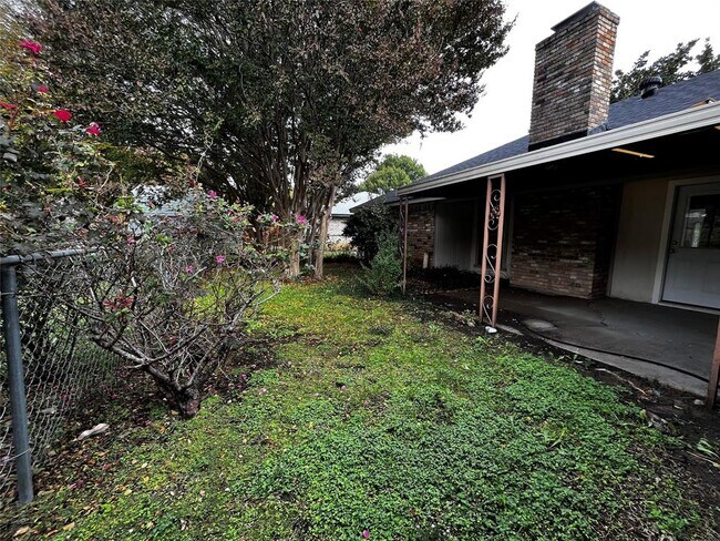 Building Photo - 1025 Cloverdale Ln