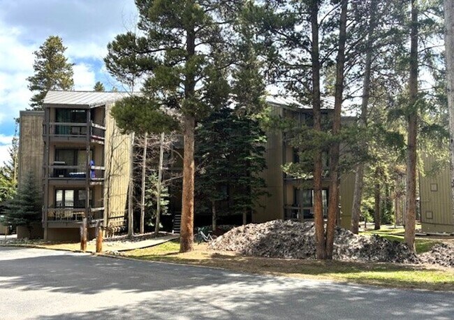 Building Photo - 1075 Ski Hill Rd