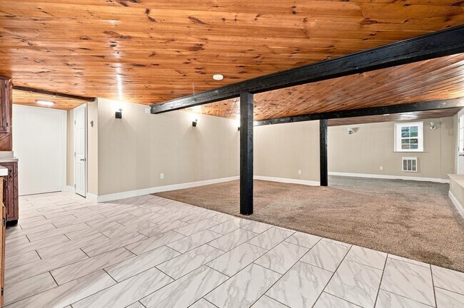 Building Photo - 27 Davis Ave