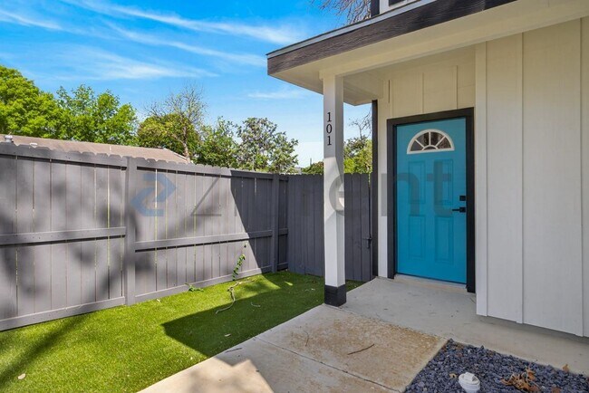 Building Photo - 113 Anderson Ave