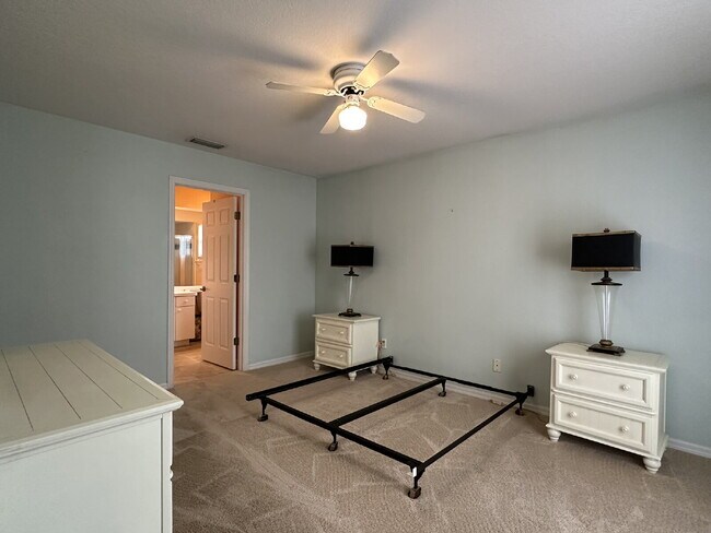 Building Photo - You'll love this charming 3/2/2 home in th...