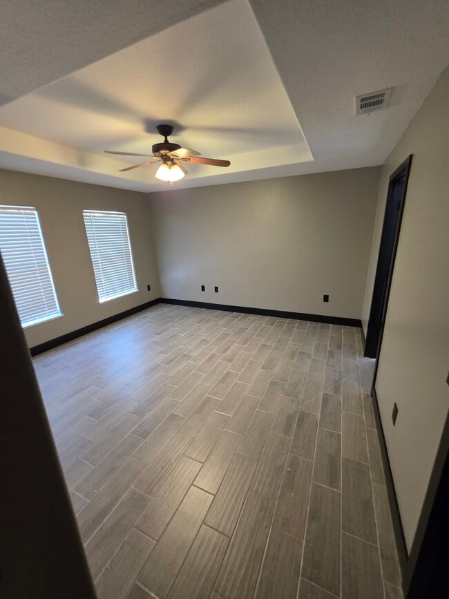 Building Photo - 5626 Andrea St