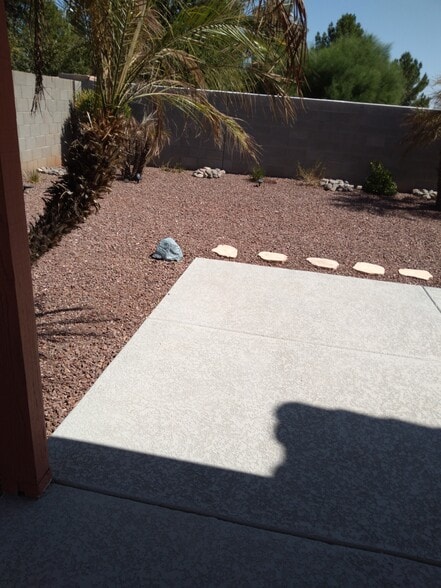 Building Photo - 1671 N Garrett Dr