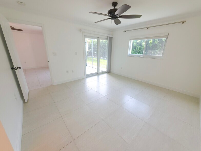 Building Photo - 154 Cypress Way E