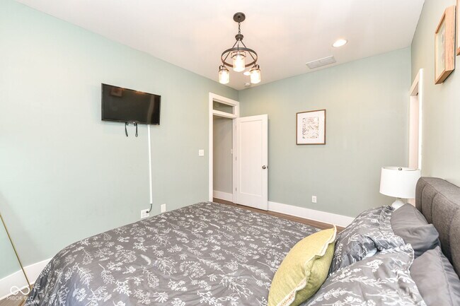 Building Photo - 1242 S Talbott St