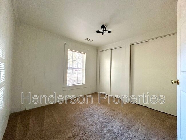 Building Photo - 532 E Iredell Ave