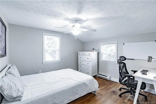 Building Photo - Spacious 4BR House in Enfield