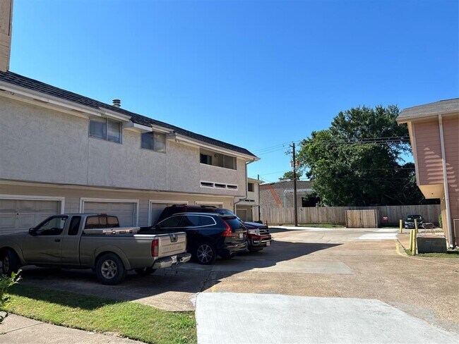 Building Photo - 5989 Allday Dr