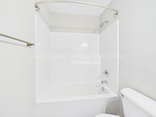 Building Photo - 1420 Circle Dr