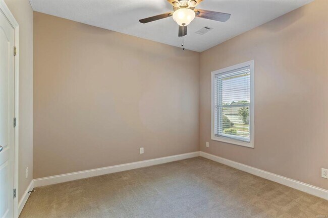 Building Photo - 704 Briarcliff Pl
