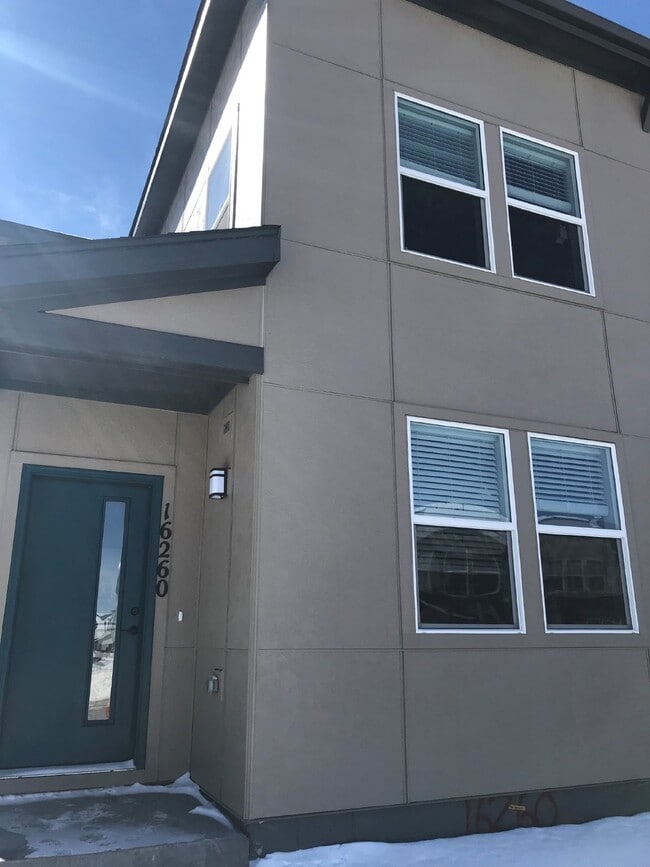 Building Photo - NEW and Modern! 3BR/2.5BA in GVR!