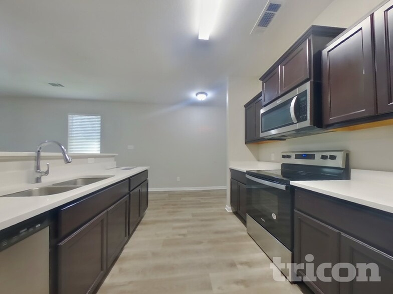 Building Photo - 2055 Sweet Lilac Dr