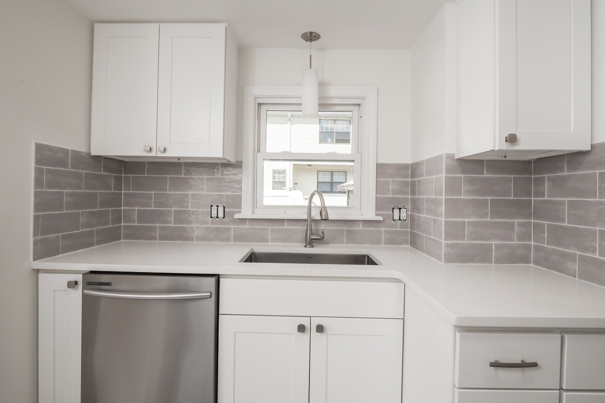 Building Photo - 92 Clinton Place Unit #2