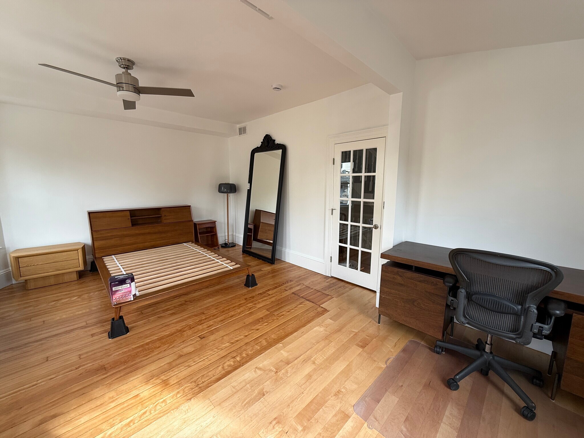 Building Photo - 96 Munroe St