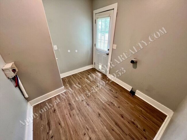 Building Photo - Cozy 2 Bed 1 Bath Duplex in OLATHE-Coming SOON!!