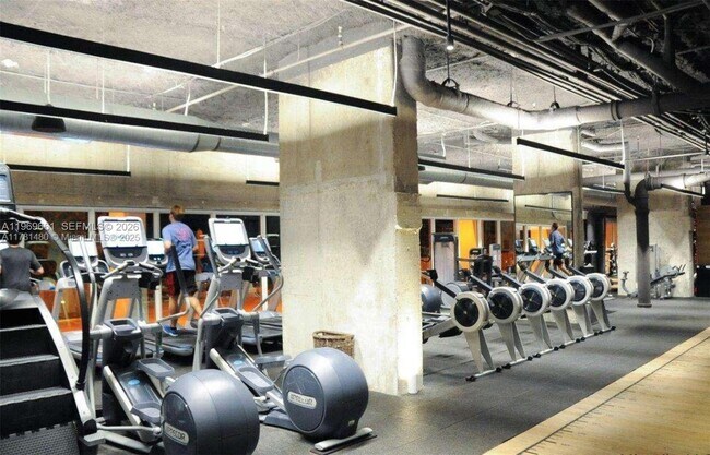 Building Photo - 2301 Collins Ave