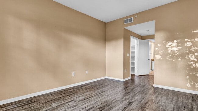 Building Photo - Great South Tampa 1st Floor 2BR/2BA Condo ...