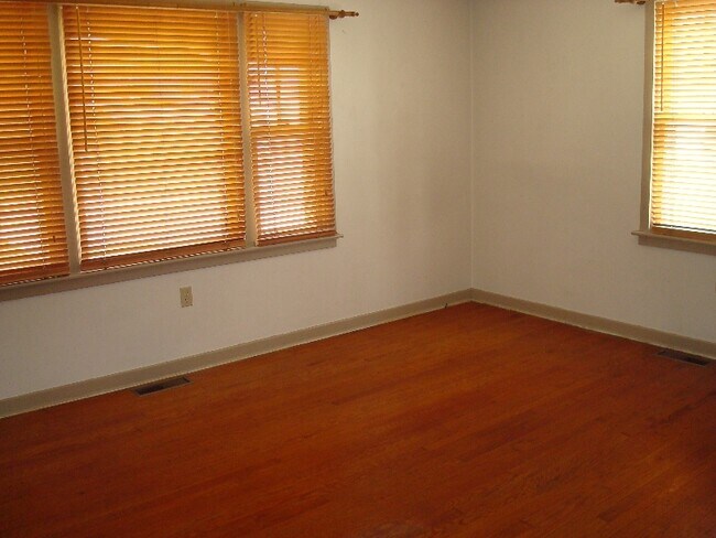Building Photo - 119 W Colebrook St
