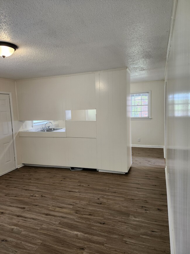 Building Photo - 1381 Biscayne Dr