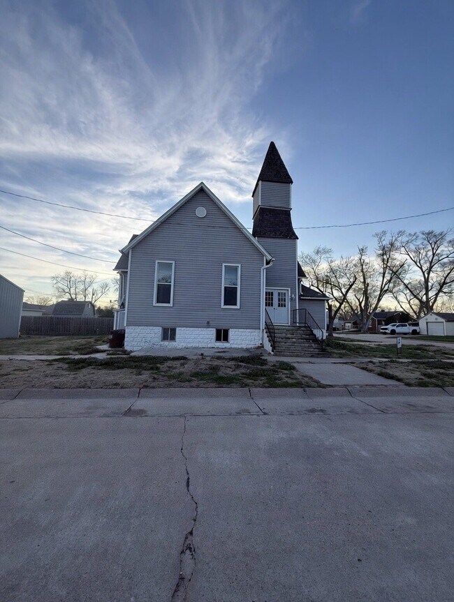 Building Photo - 302 S Mayne St