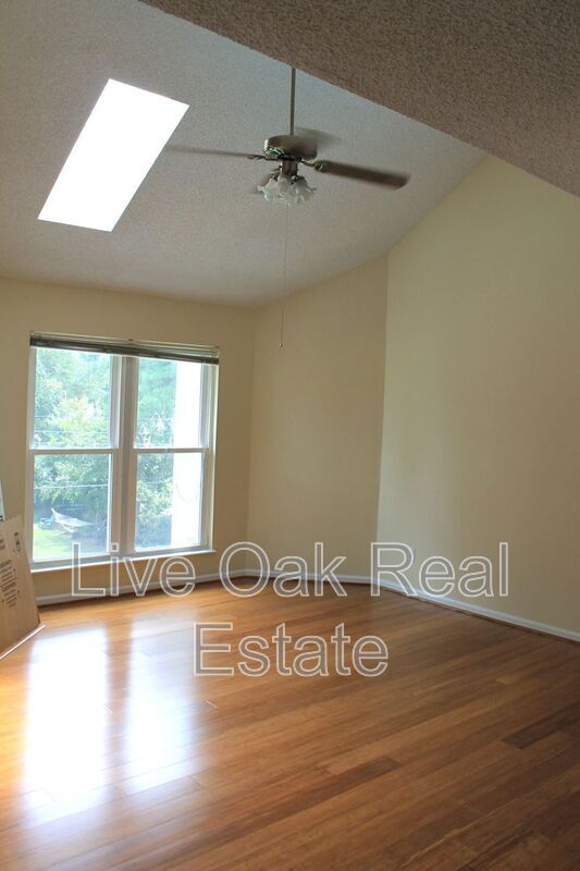 Building Photo - 514 24th St