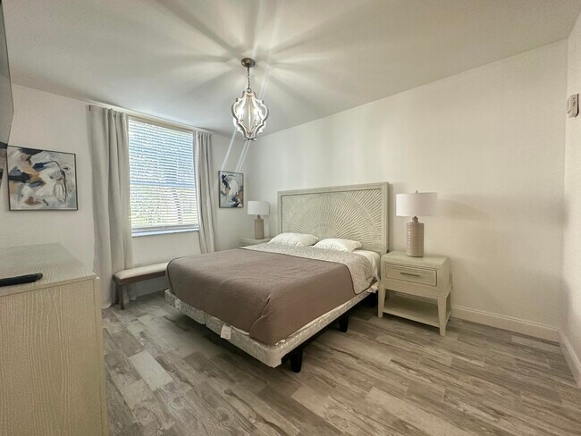 Building Photo - 630 S Sapodilla Ave