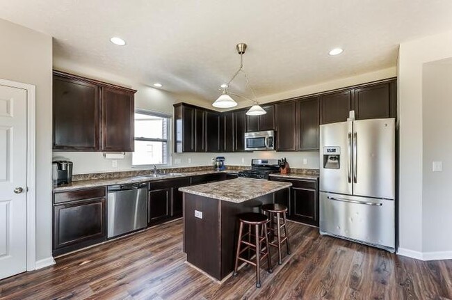 Building Photo - 6995 Hearthwood Dr